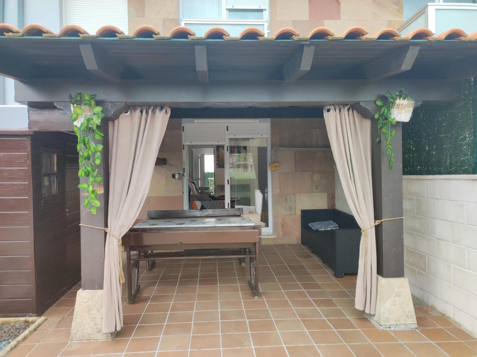 Chalet Bajo Con Jardin, Patio, Cenador Y Barbacoa. Viveda Bagian luar foto