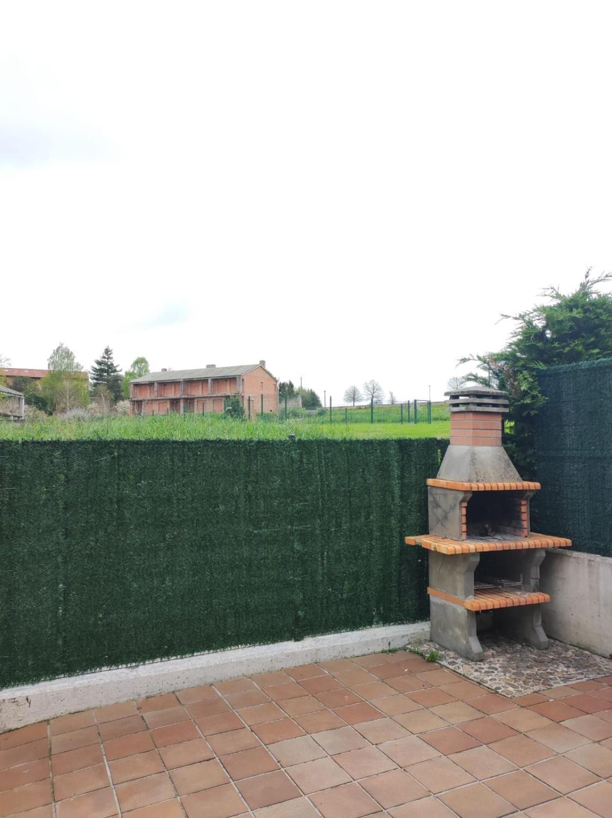 Chalet Bajo Con Jardin, Patio, Cenador Y Barbacoa. Viveda Bagian luar foto