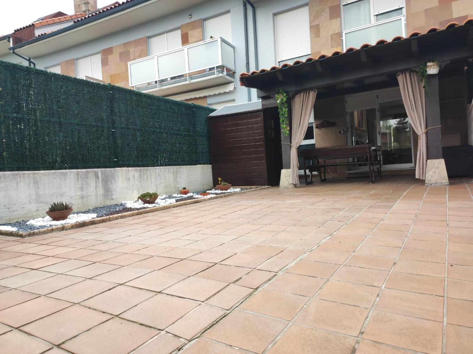 Chalet Bajo Con Jardin, Patio, Cenador Y Barbacoa. Viveda Bagian luar foto